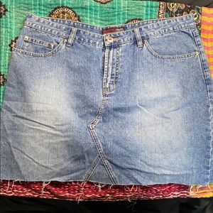 Aeropostale Light faded denim skirt